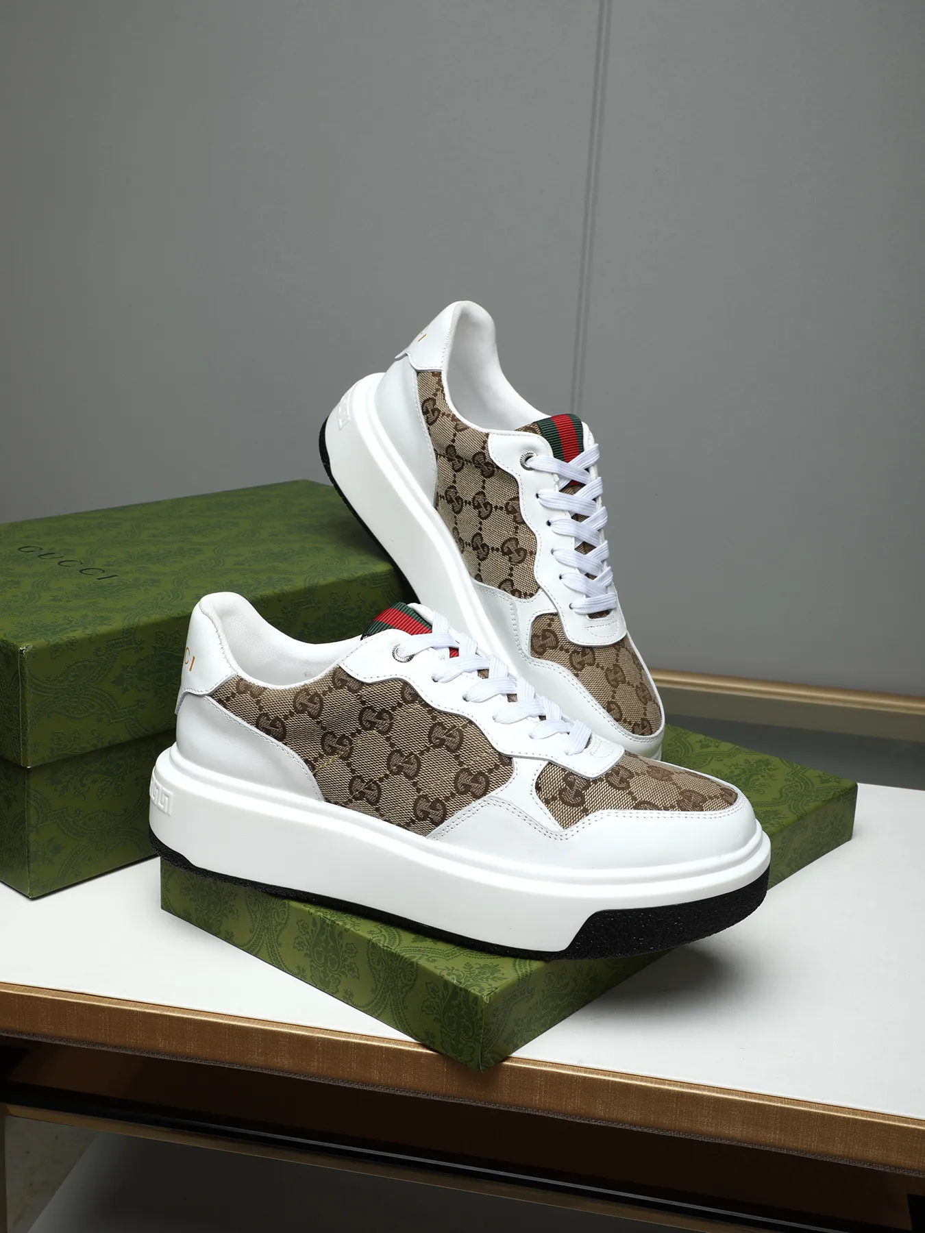 Men's shoes 💰480 New men's shoes GUCCI Fashion trend Made of first-layer calfskin ➕ washed sheep lining! The foot feels super comfortable and the workmanship is impeccable. Foam ultra-light outsole, size: 38-44 (45 customized) 4 colors to choose from!